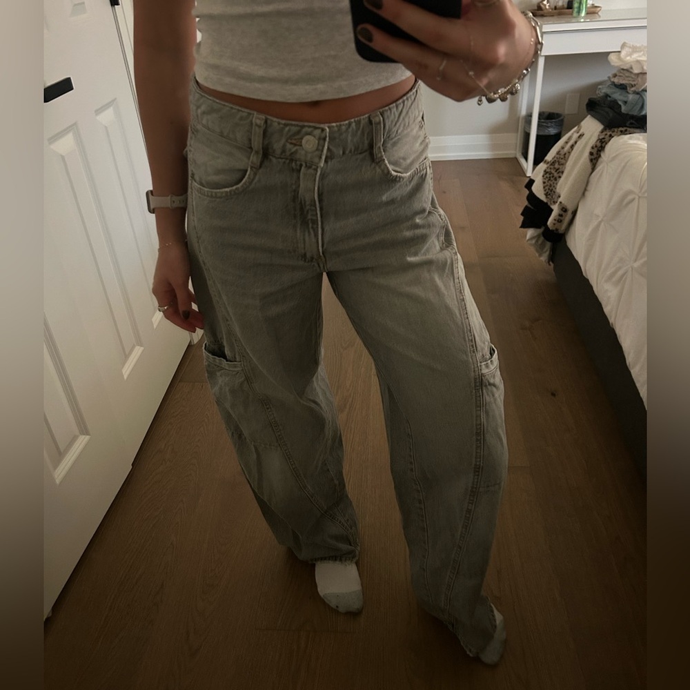 Zara Mid-Rise TRF Wide Leg Cargo Jeans (Gray) Size 4